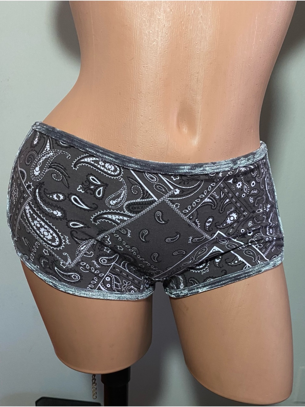 NWT🎉 Grey Paisley Bandanna Print Boyshorts Comfort Hipster Panties Size M